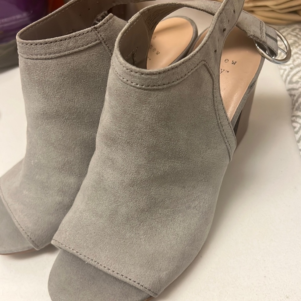 Gray heels